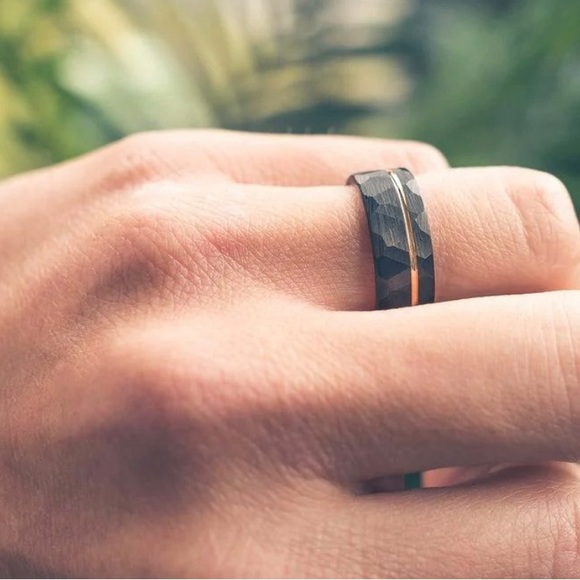 "ZEUS" HAMMERED TUNGSTEN CARBIDE RING- BLACK W/ ROSE GOLD STRIP- 6mm size 10.5 - Picture 2 of 3